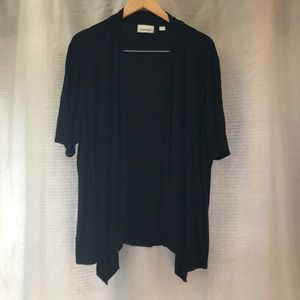 Avenue short sleeve shrug (size 22/24)